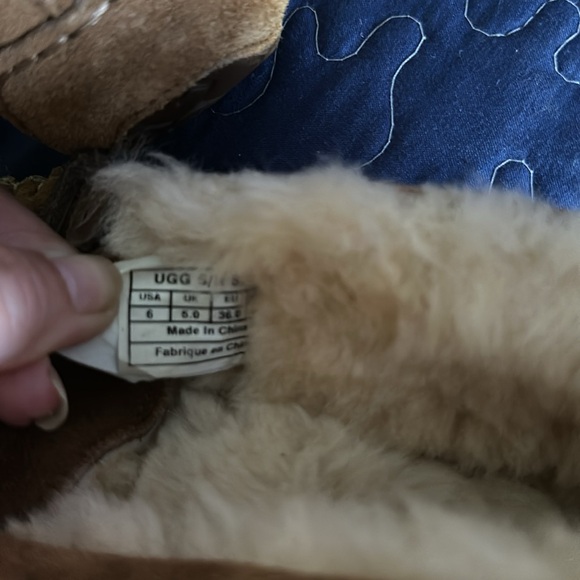 Ugg slippers size 6 - Picture 8 of 8